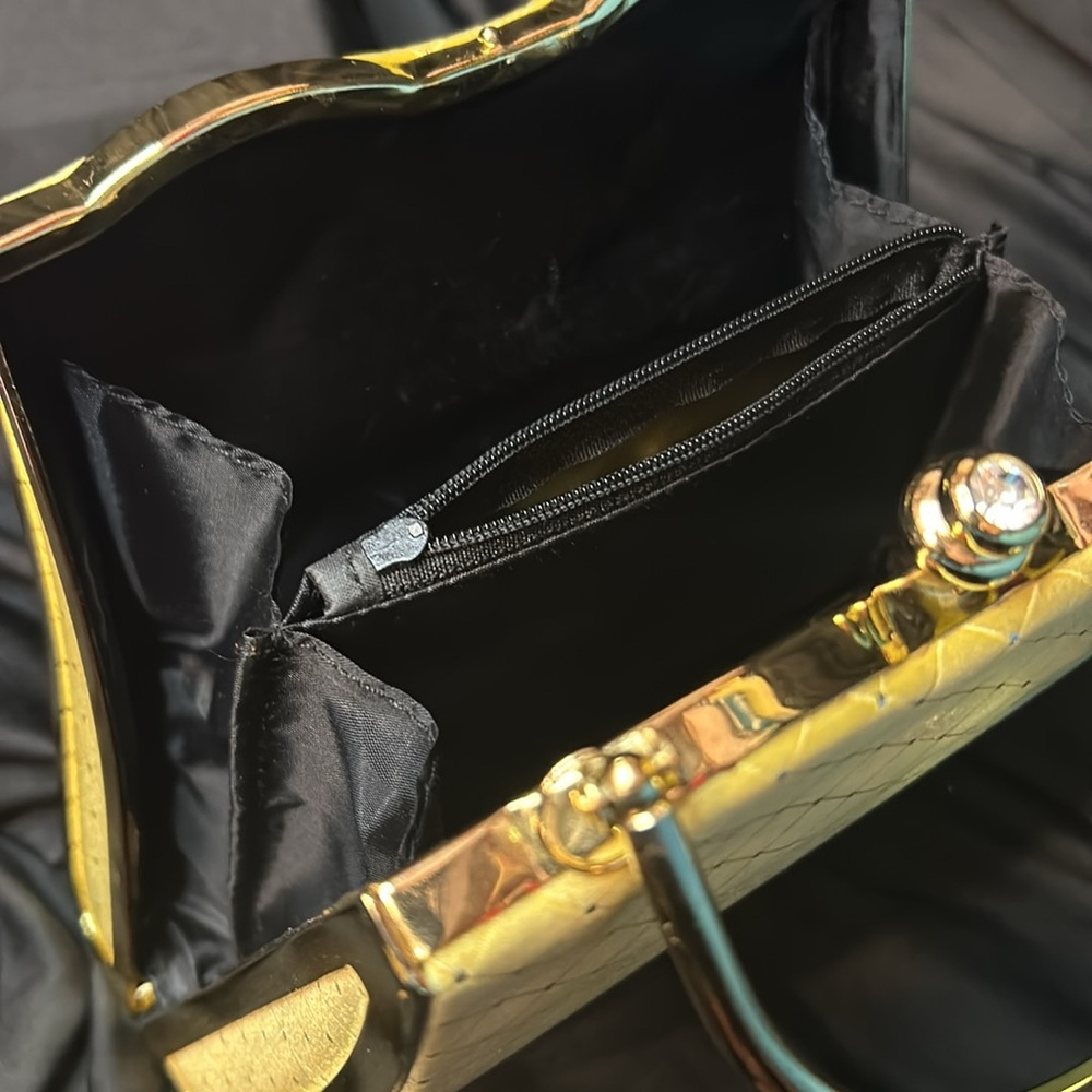 Joymax Vintage Gold Jewel Embellished with Rhinestone Kiss Clasp Purse Hand Bag - Picture 9 of 12